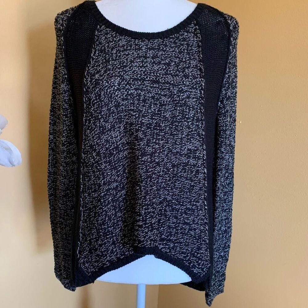 RDI Sweatshirt Size Medium Black White Hi-Low Long Sleeve Sweater Shirt Top
